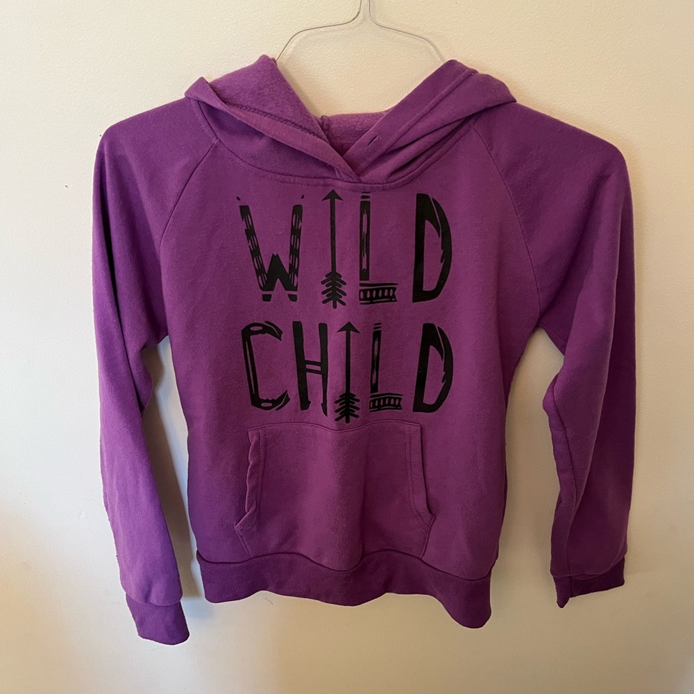 🌺 Wild Child girls 8-10 pullover hoodie. Purple with black lettering. EUC.